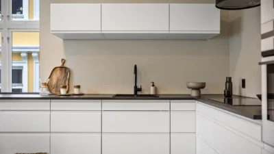 Kitchen hardware checklist with cabinet handles, drawer pulls, and knobs for a cohesive design refresh